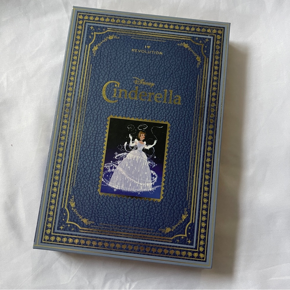 Revolution Beauty Disney Princess Cinderella Palette1